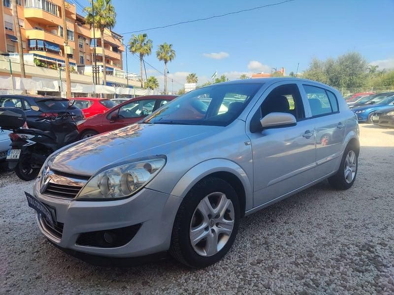 Usado Opel Astra Cosmo 115 CV (84 kW) 2009 Gris / plata Berlina