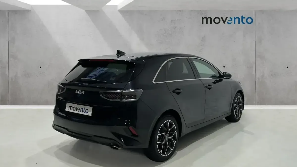 Begagnad Kia Ceed Edition 7 100 HK (73 kW) 2025 Svart Halvkombi