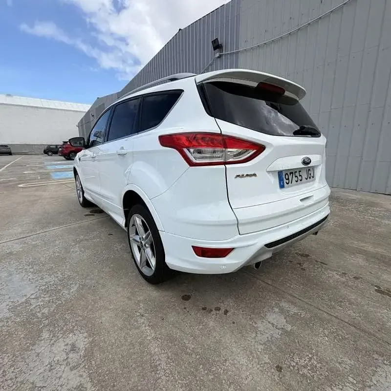 Usado Ford Kuga Titanium 150 CV (110 kW) 2015 Blanco SUV