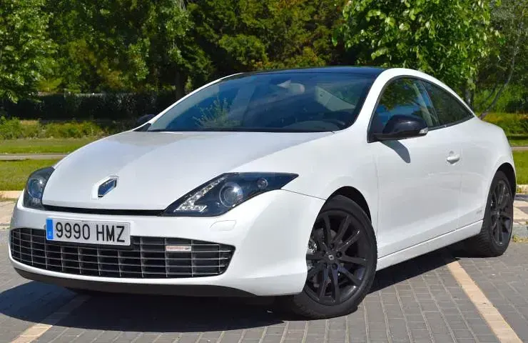Usado Renault Laguna Coupé LIMITED 150 CV (110 kW) 2012 Blanco Coupe