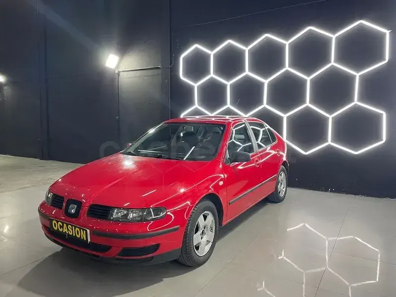 Usado Seat Leon Stella 90 CV (66 kW) 2000 Rojo Utilitario