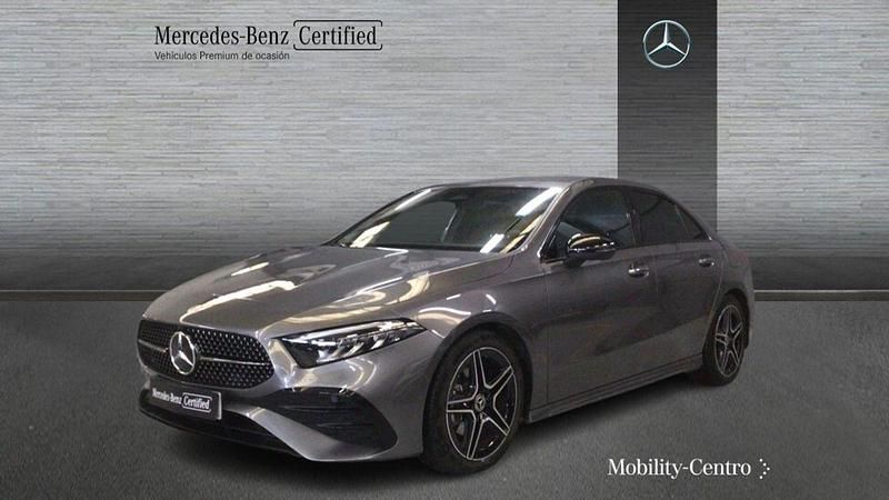 Usado Mercedes A180 136 CV (100 kW) 2024 Gris / plata Berlina