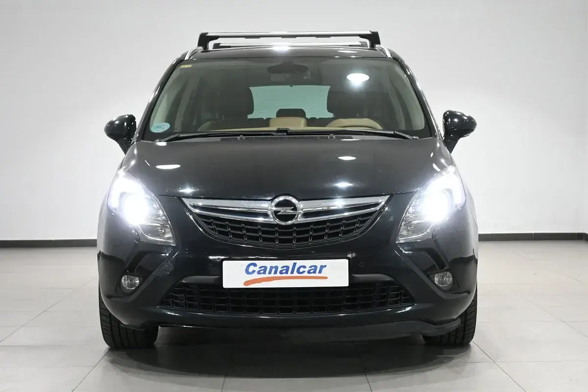 Usado Opel Zafira Tourer Excellence 136 CV (100 kW) 2016 Negro Monovolumen