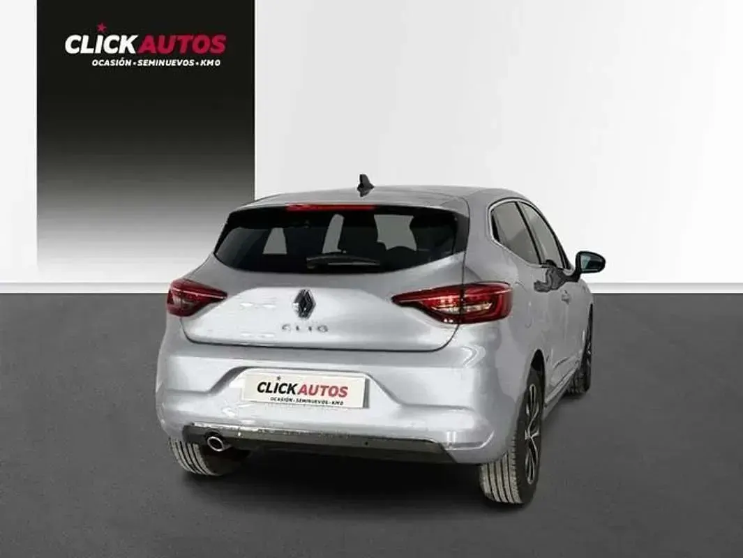 Usado Renault Clio Techno 91 CV (66 kW) 2023 Gris Utilitario