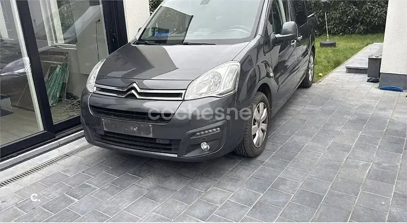 Usado Citroën e-Berlingo Feel 120 CV (88 kW) 2016 Gris / plata Monovolumen