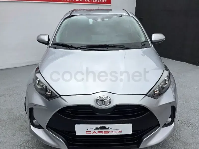 Usado Toyota Yaris 125 CV (91 kW) 2022 Gris / plata Utilitario
