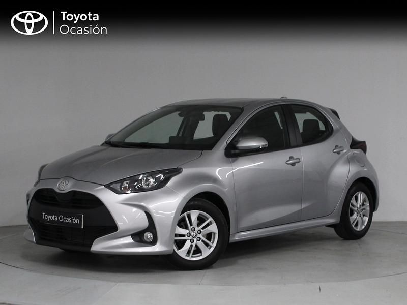 Gris Usado 2024 Toyota Yaris Hybrid Edition Berlina | 18.990 € (Buen precio) - Imagen 1/4