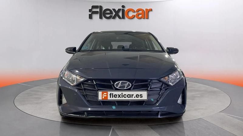 Usado Hyundai i20 101 CV (74 kW) 2021 Gris Utilitario