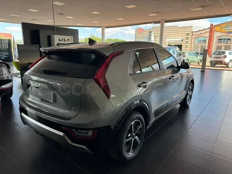Nuevo Kia Niro 138 CV (101 kW) 2025 Gris / plata SUV