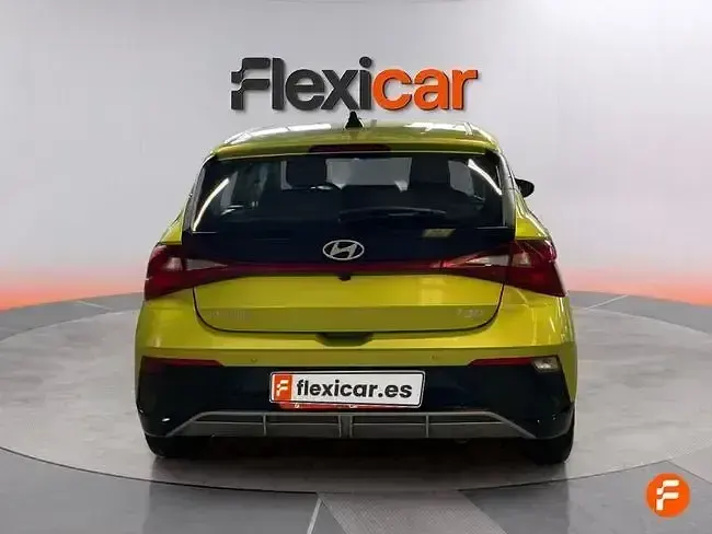 Usado Hyundai i20 100 CV (73 kW) 2024 Amarillo Utilitario