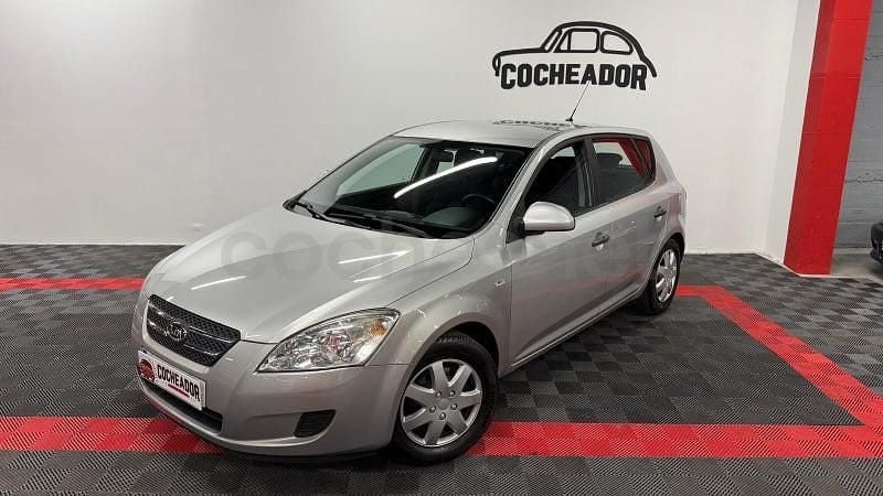 Usado Kia Ceed 109 CV (80 kW) 2009 Gris / plata Utilitario