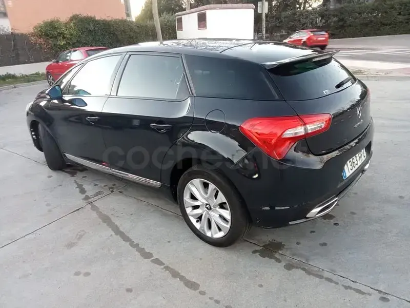 Usado Citroën DS5 163 CV (119 kW) 2014 Negro Utilitario