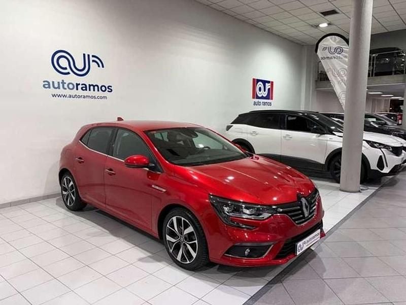 Usado Renault Mégane IV Bose Edition 131 CV (96 kW) 2017 Rojo Berlina