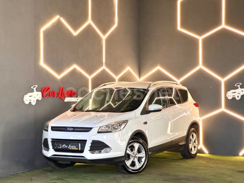 Blanco Usado 2015 Ford Kuga Titanium SUV | 9500 € (Precio justo) - Imagen 1/4