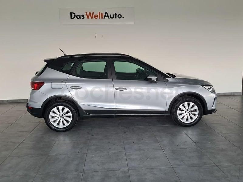 Usado Seat Arona Style 110 CV (80 kW) 2024 Gris plata SUV