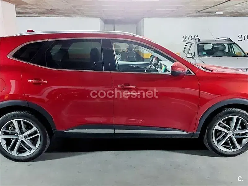 Begagnad MG EHS Comfort 258 HK (189 kW) 2022 Röd SUV