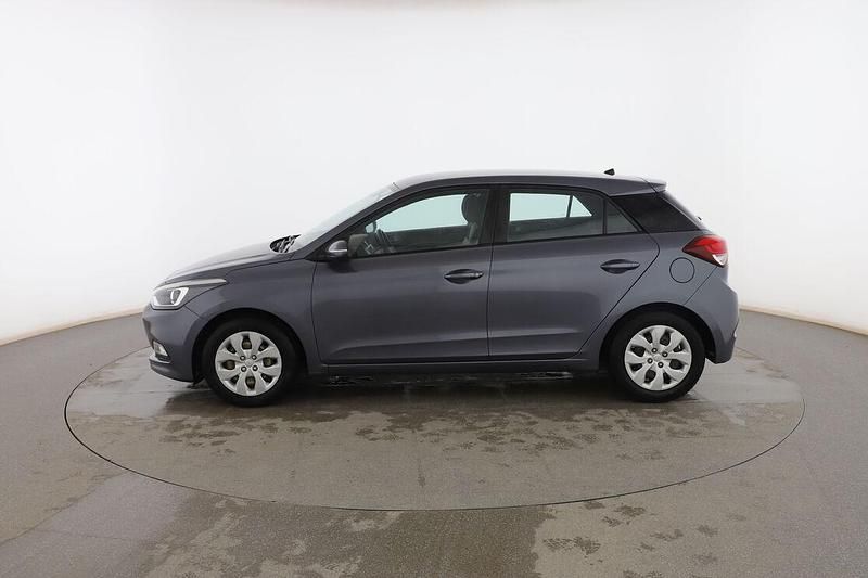 Usado Hyundai i20 85 CV (62 kW) 2018 Gris Berlina