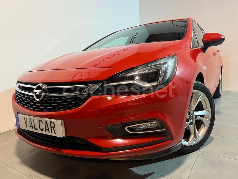 Rojo Usado 2017 Opel Astra Excellence Berlina | 9990 € (Precio justo) - Imagen 1/4