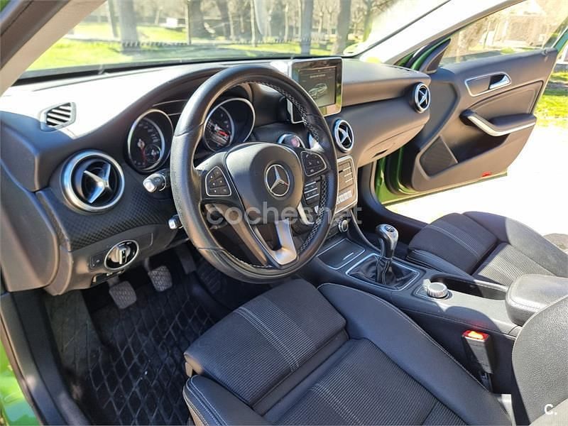 Usado Mercedes A180 109 CV (80 kW) 2018 Verde Berlina