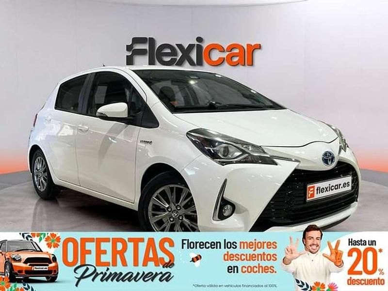Usado Toyota Yaris Hybrid Active 99 CV (72 kW) 2017 Blanco Utilitario