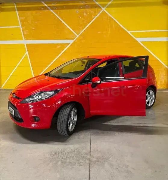 Usado Ford Fiesta Trend 82 CV (60 kW) 2011 Rojo Berlina