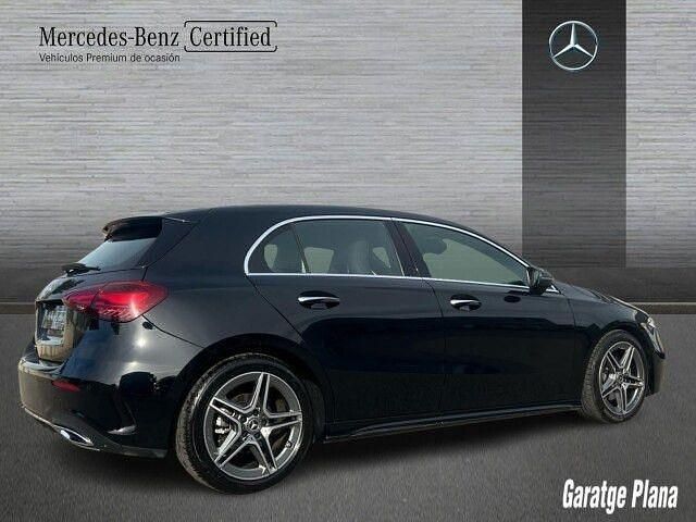 Usado Mercedes A180 AMG line 136 CV (100 kW) 2025 Negro cosmos