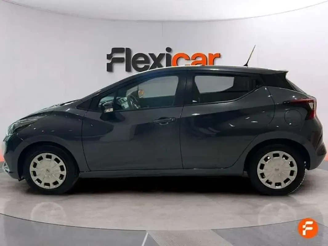 Usado Nissan Micra Acenta 92 CV (67 kW) 2022 Gris Utilitario