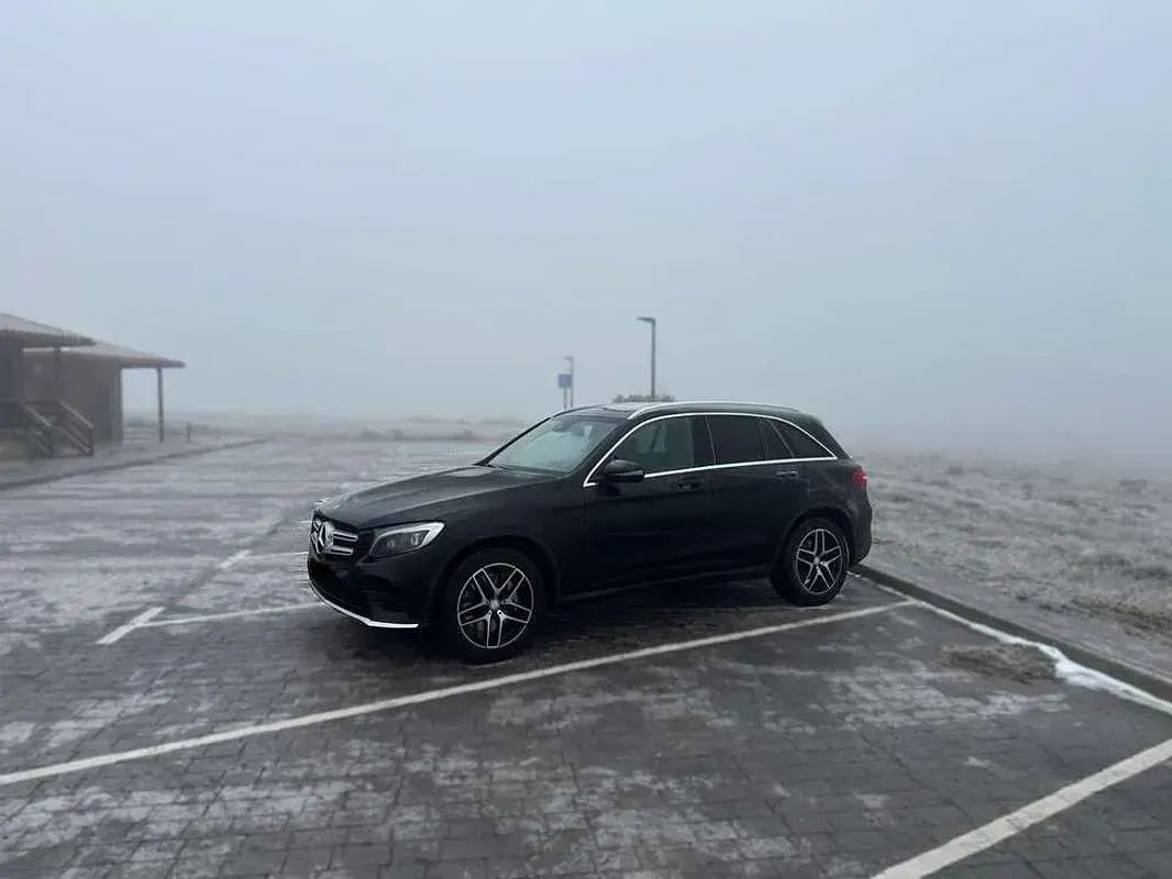 Usado Mercedes GLC220 AMG line 170 CV (125 kW) 2016 Negro SUV
