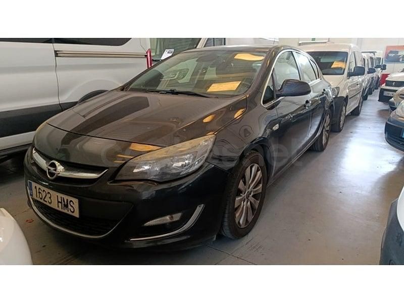Używany Opel Astra Excellence 130 KM (95 kW) 2012 Czarny Sedan/Limuzyna