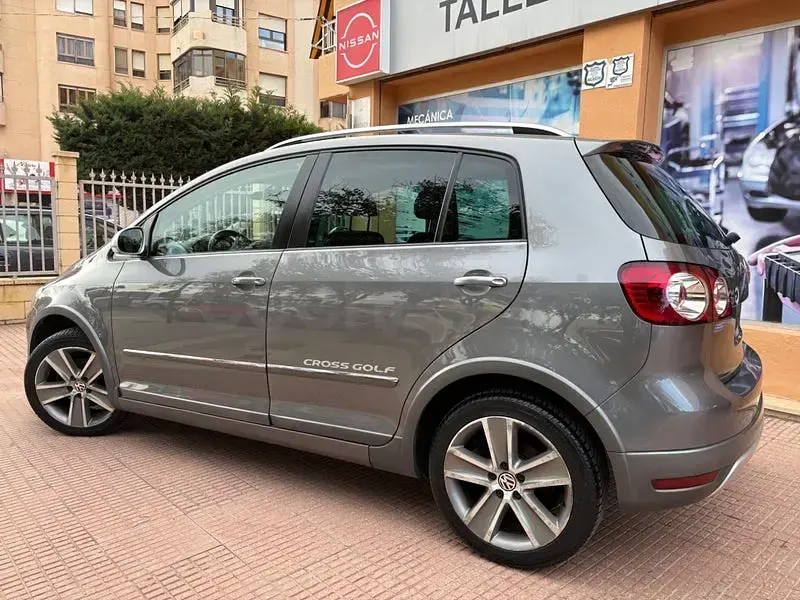 Usado VW Golf VII Sportline 122 CV (89 kW) 2013 Gris / plata Berlina