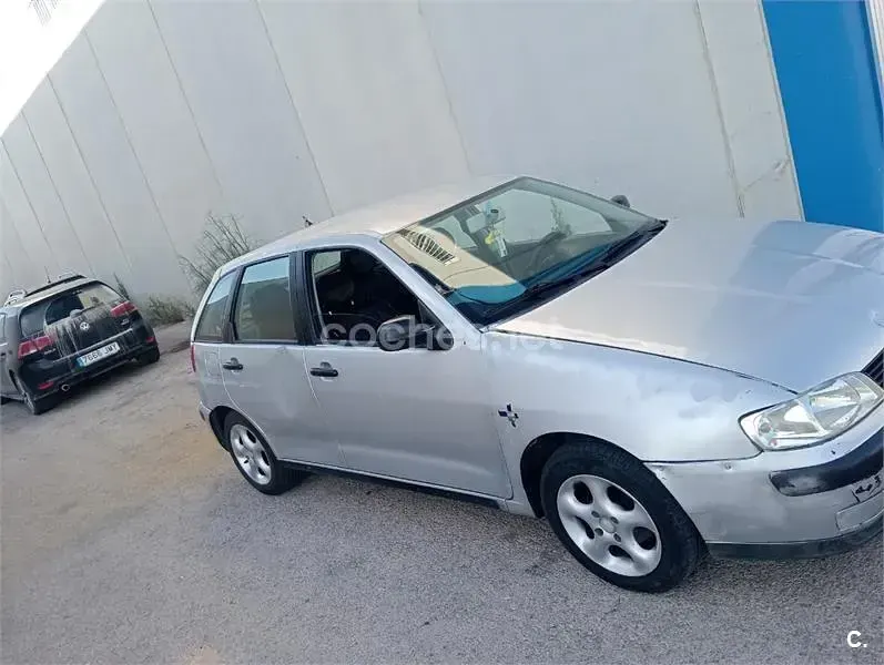 Usado Seat Ibiza Stella 60 CV (44 kW) 2000 Gris / plata Utilitario