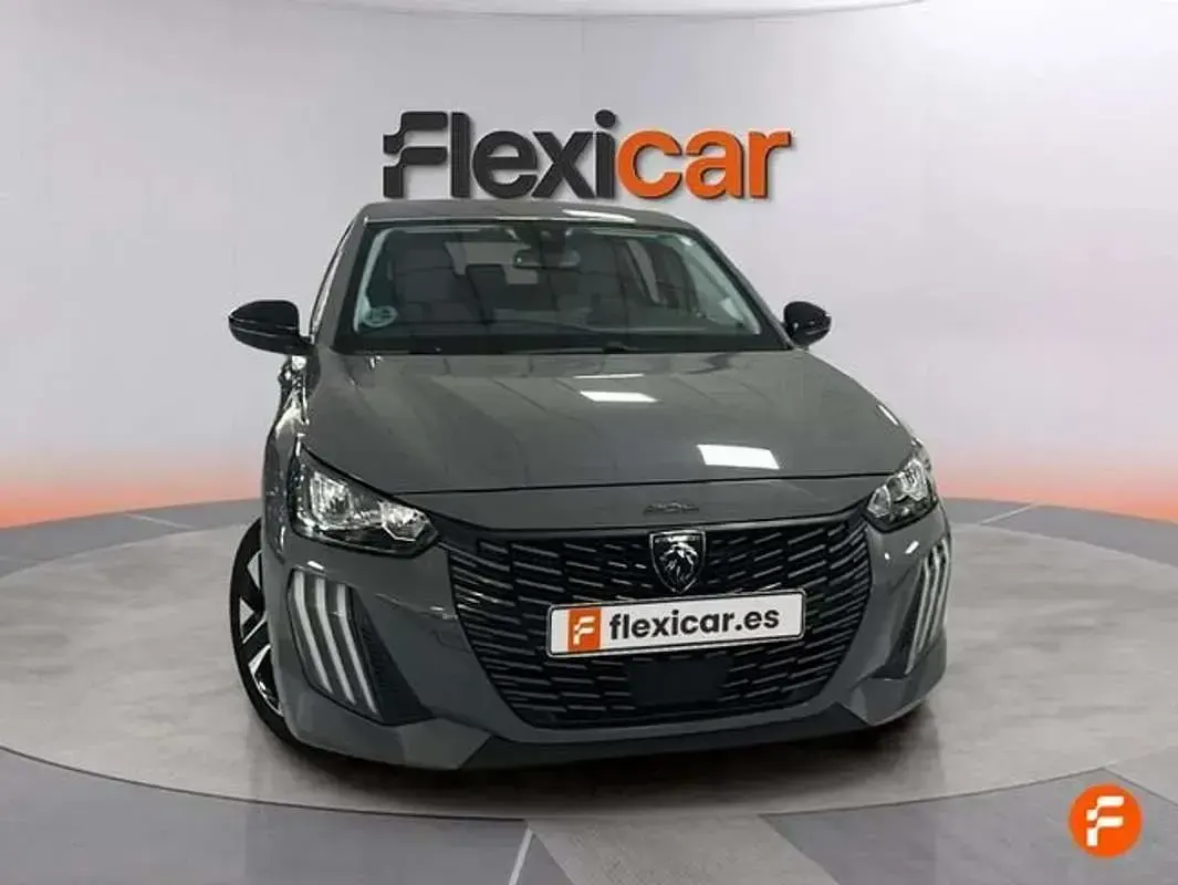Usado Peugeot 208 Allure 101 CV (74 kW) 2025 Gris Utilitario