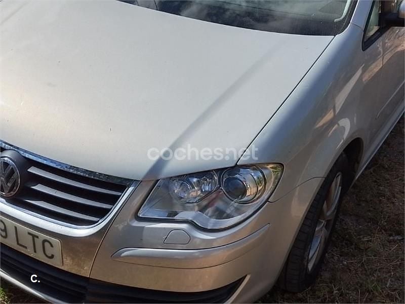 Usado VW Touran Advance 105 CV (77 kW) 2010 Gris / plata Monovolumen