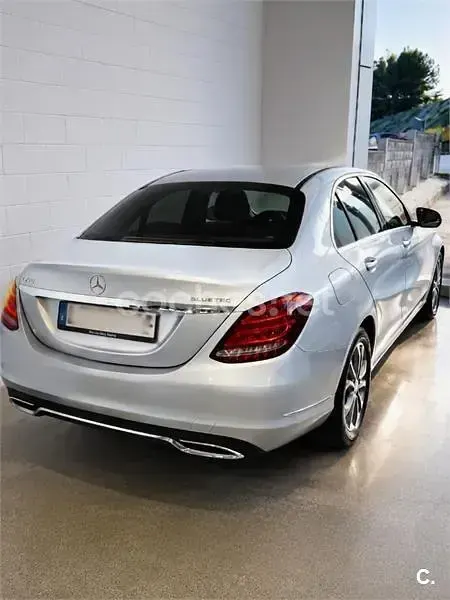 Usado Mercedes C220 170 CV (125 kW) 2015 Gris / plata Berlina