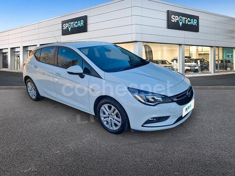 Usado Opel Astra Selective 140 CV (102 kW) 2016 Blanco Berlina