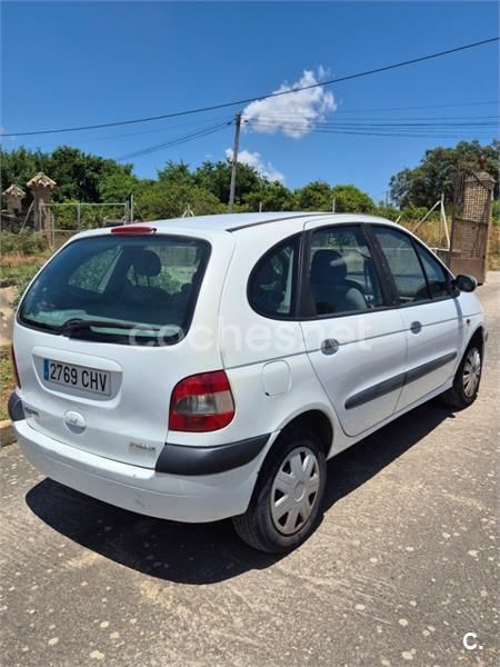 Usado Renault Scénic Dynamique 120 CV (88 kW) 2003 Blanco Monovolumen
