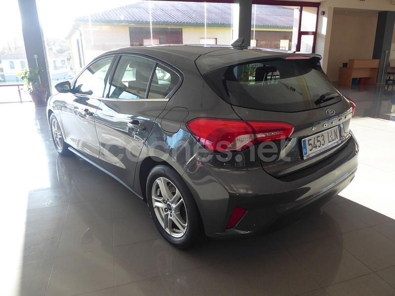 Usado Ford Focus Trend 120 CV (88 kW) 2020 Gris / plata Berlina