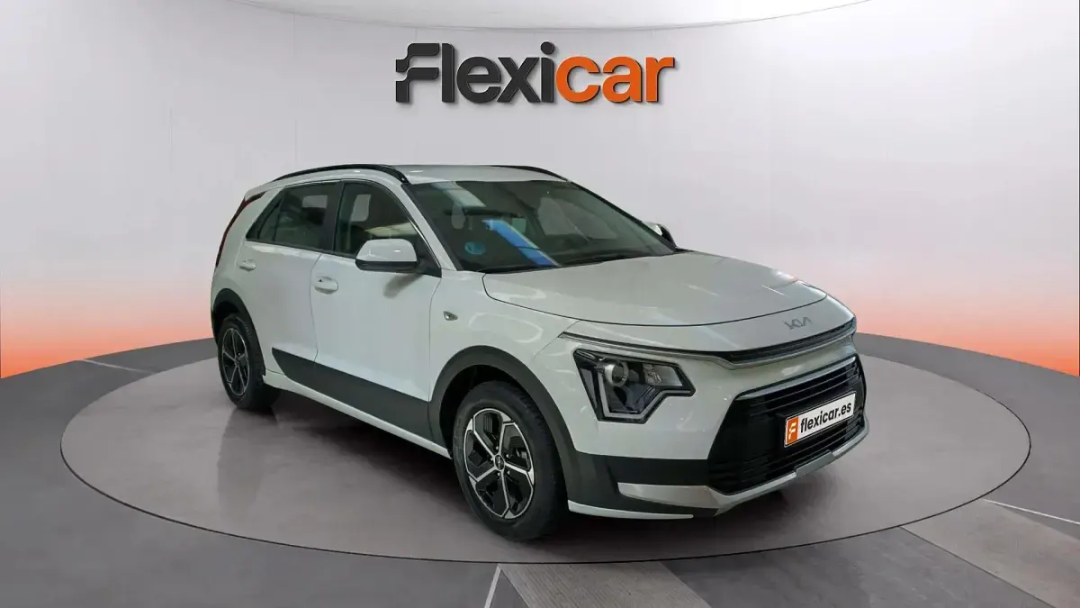 Käytetty Kia Niro 105 HP (77 kW) 2023 Katumaasturi