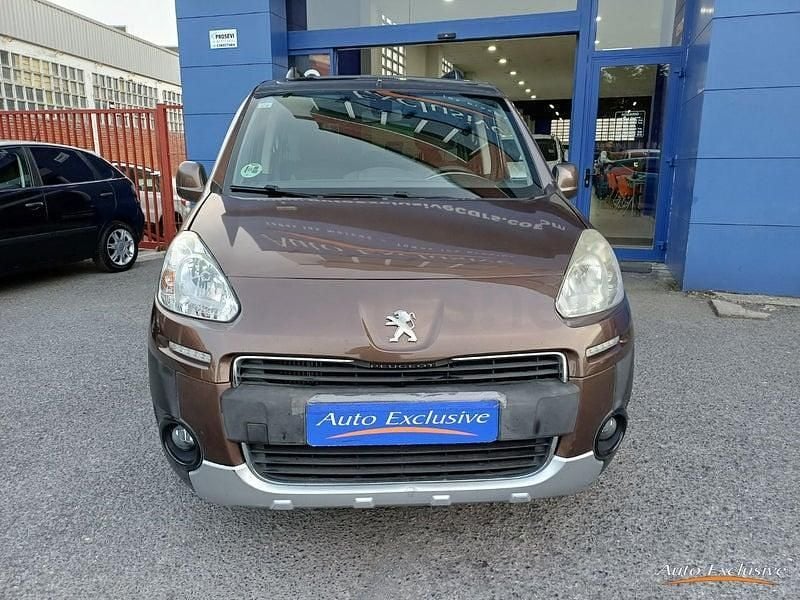 Usado Peugeot Partner Tepee Outdoor 115 CV (84 kW) 2014 Marrón Monovolumen
