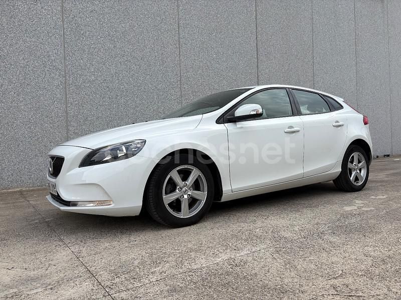 Blanco Usado 2016 Volvo V40 Kinetic Familiar | 8900 € (Precio justo) - Imagen 1/4