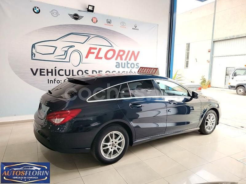 Usado Mercedes CLA200 Shooting Brake 136 CV (100 kW) 2016 Azul Familiar