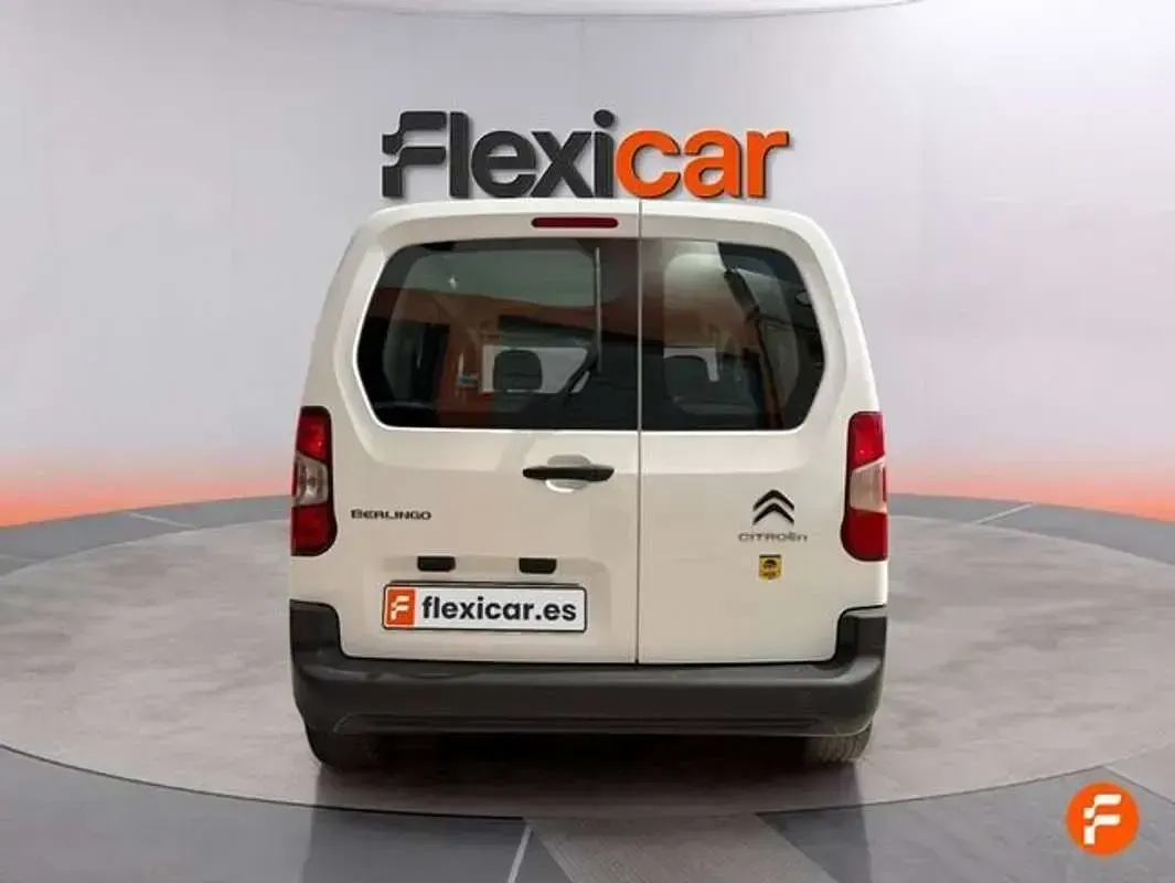Usado Citroën Berlingo Feel 102 CV (75 kW) 2021 Blanco Monovolumen