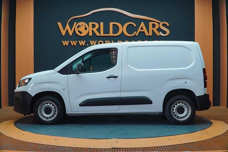 Usado Fiat Doblò 102 CV (75 kW) 2023 Blanco Monovolumen