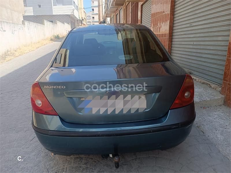 Usado Ford Mondeo Trend 125 CV (91 kW) 2002 Verde Berlina