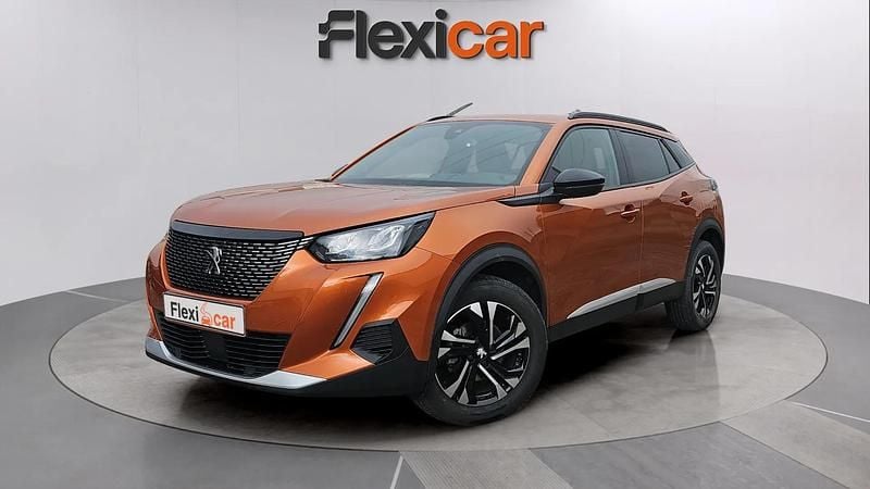 Usado Peugeot 2008 Allure 101 CV (74 kW) 2023 Naranja SUV