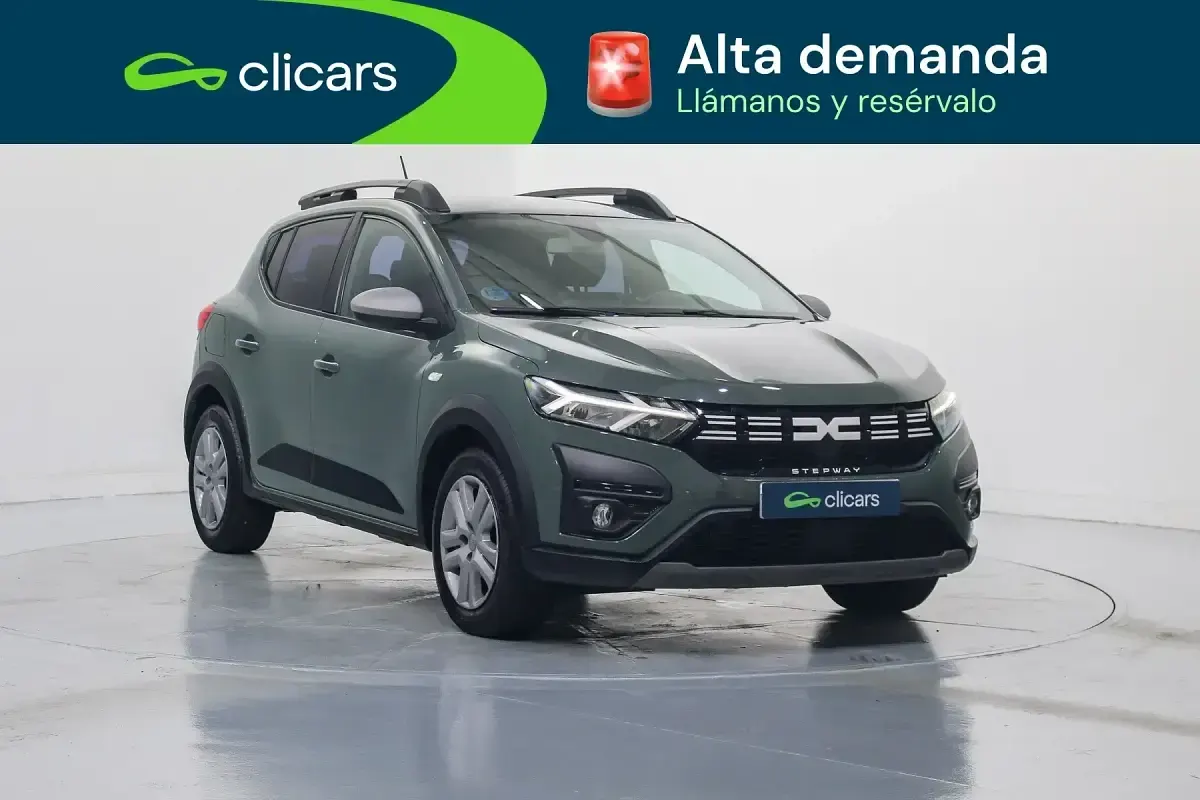 Usado Dacia Sandero Expression 100 CV (73 kW) 2023 Verde