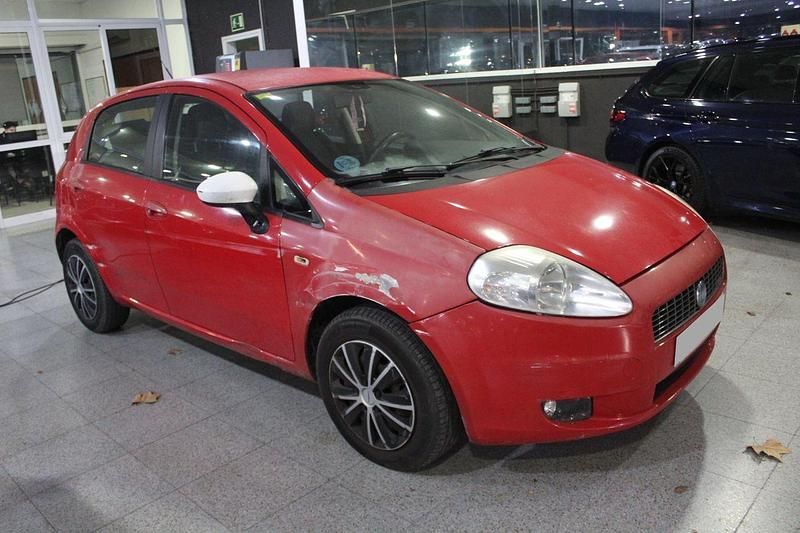 Usado Fiat Grande Punto Active 95 CV (69 kW) 2007 Rojo Utilitario