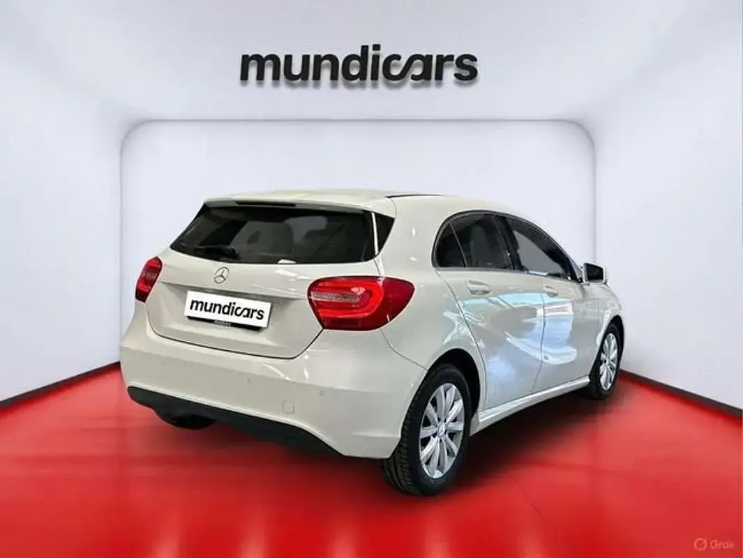 Usado Mercedes A180 Style 122 CV (89 kW) 2013 Blanco Berlina
