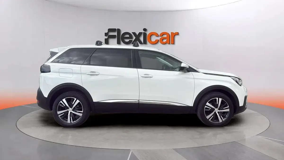 Usado Peugeot 5008 Active 130 CV (95 kW) 2019 Blanco SUV