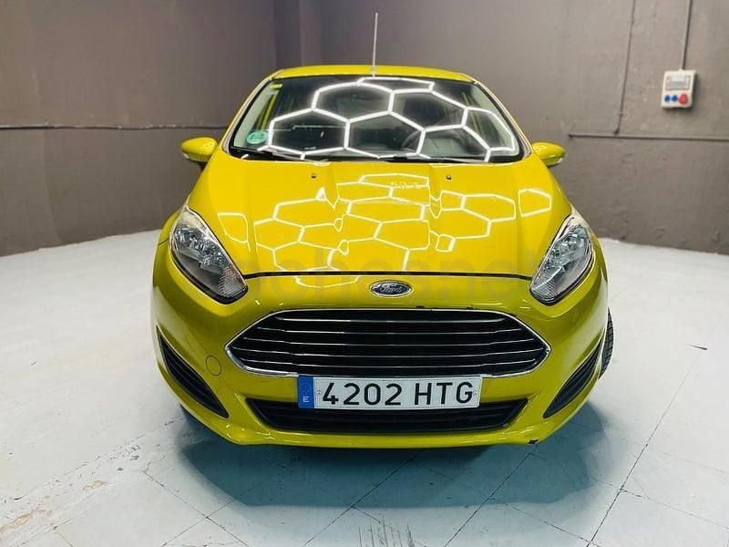 Usado Ford Fiesta Trend 100 CV (73 kW) 2014 Verde Utilitario